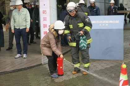 写真：消火器訓練