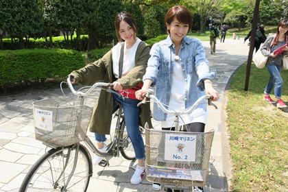 写真：無料の貸自転車でサイクリング。