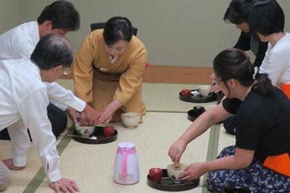 写真：個人レッスンに興味津々