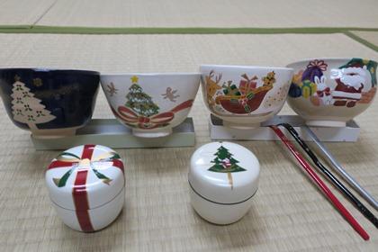 写真：クリスマスバージョンの茶器