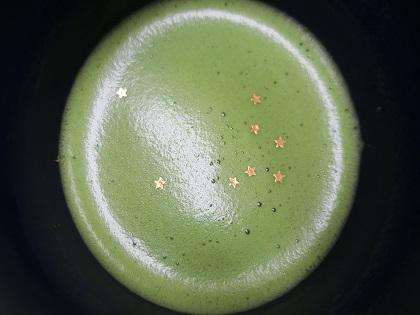 写真/クリスマスのお抹茶キラキラ星